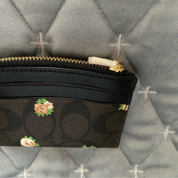 Coach Shaped Card Case Signature Canvas w/Vintage Mini Rose Print NWT - Picture 4 of 6